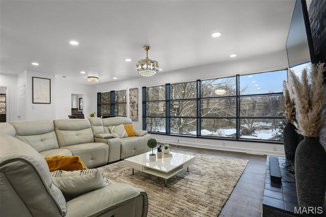 28 Oakleigh Drive, Belleville, IL 62223