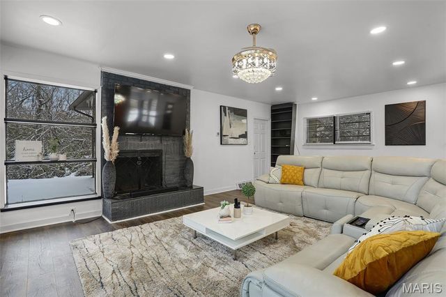 28 Oakleigh Drive, Belleville, IL 62223