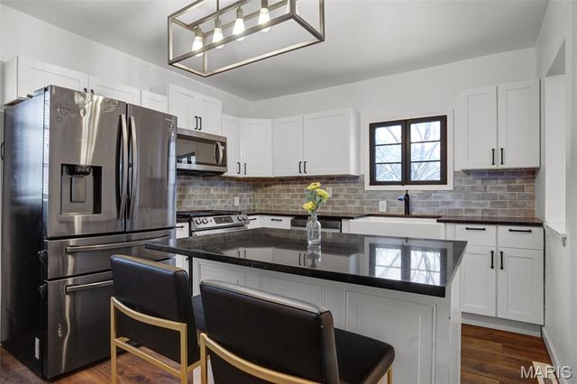 28 Oakleigh Drive, Belleville, IL 62223