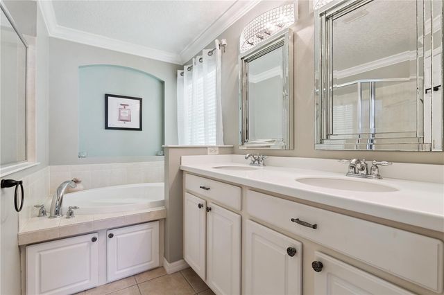 9943 HERON POINTE DRIVE, Orlando, FL 32832
