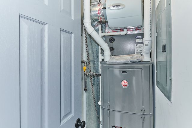 5709 W Seminole Street 1, Chicago, IL 60646