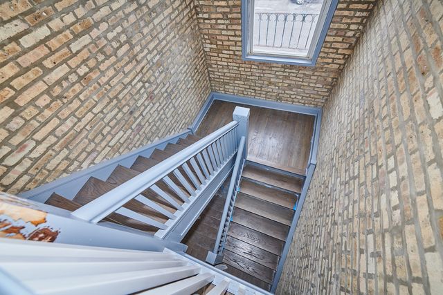 5709 W Seminole Street 1, Chicago, IL 60646