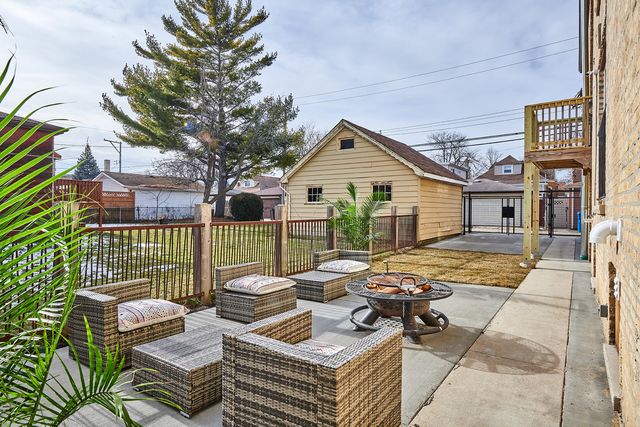 5709 W Seminole Street 1, Chicago, IL 60646