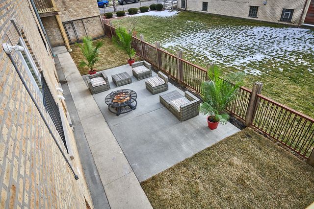 5709 W Seminole Street 1, Chicago, IL 60646