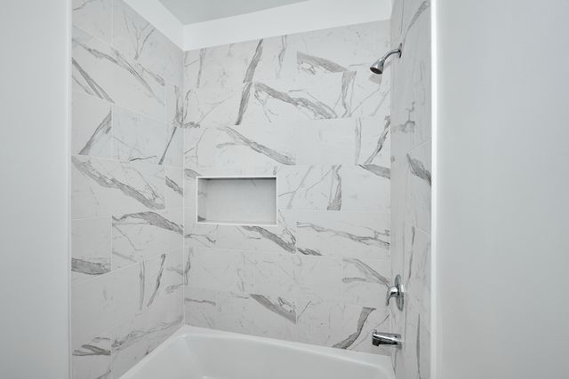 5709 W Seminole Street 1, Chicago, IL 60646