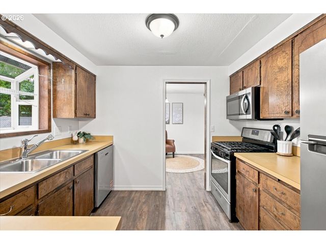 1617 BELMONT Ave, Albany, OR 97321