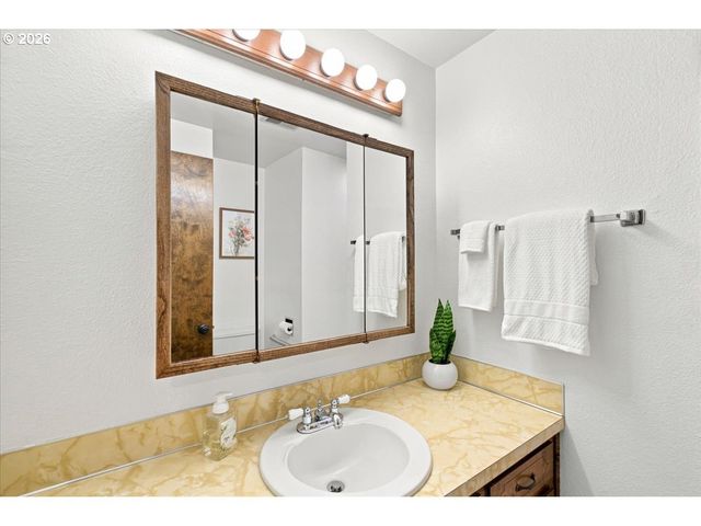 1617 BELMONT Ave, Albany, OR 97321