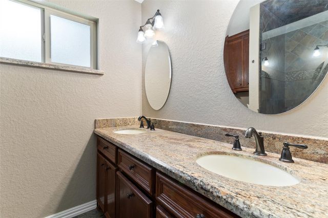 104 Dogwood Street, Lake Jackson, TX 77566