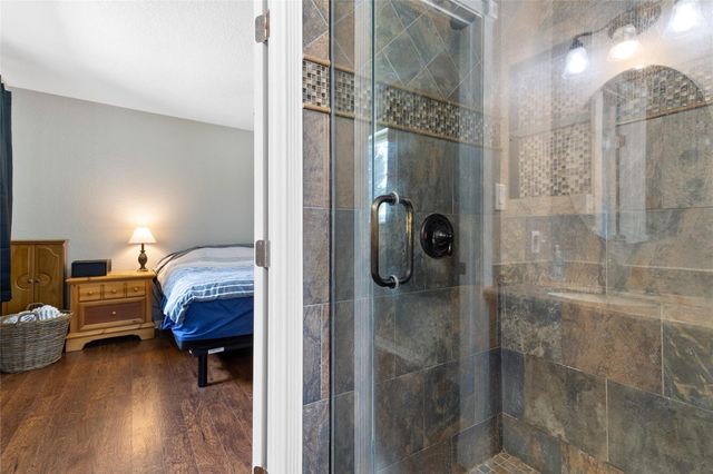 104 Dogwood Street, Lake Jackson, TX 77566