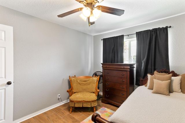 104 Dogwood Street, Lake Jackson, TX 77566