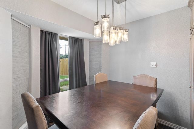 104 Dogwood Street, Lake Jackson, TX 77566