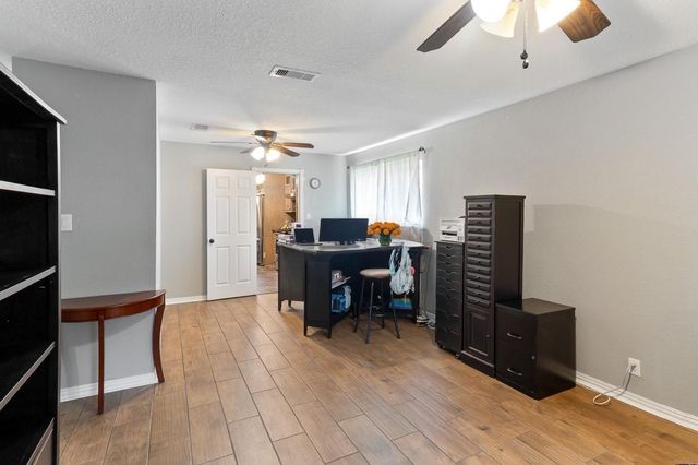 104 Dogwood Street, Lake Jackson, TX 77566