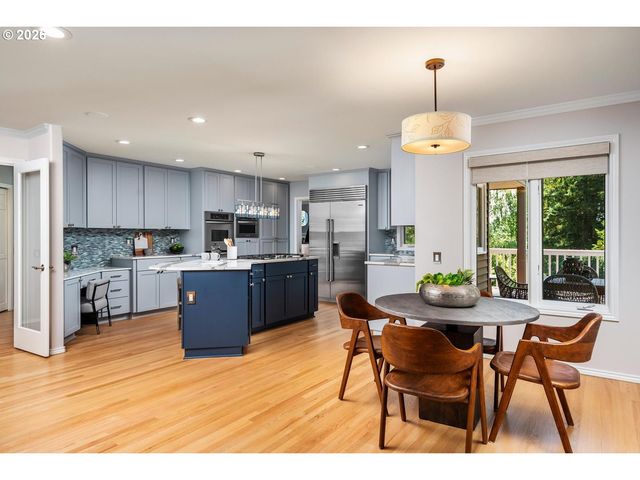19042 35TH Pl, Lake Oswego, OR 97034