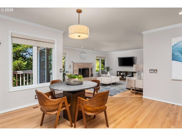 19042 35TH Pl, Lake Oswego, OR 97034