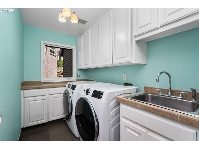 19042 35TH Pl, Lake Oswego, OR 97034