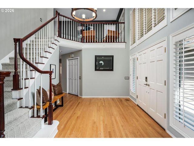 19042 35TH Pl, Lake Oswego, OR 97034