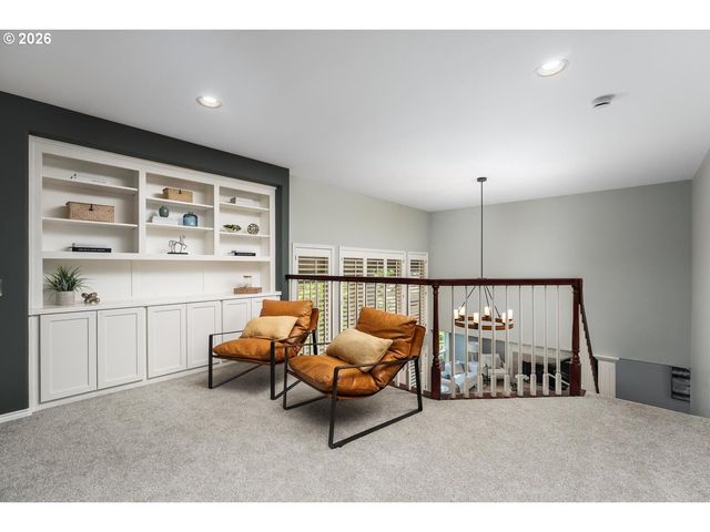 19042 35TH Pl, Lake Oswego, OR 97034