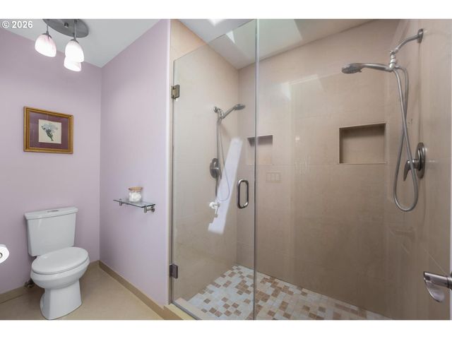 19042 35TH Pl, Lake Oswego, OR 97034