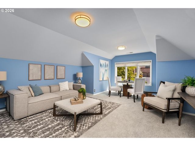 19042 35TH Pl, Lake Oswego, OR 97034