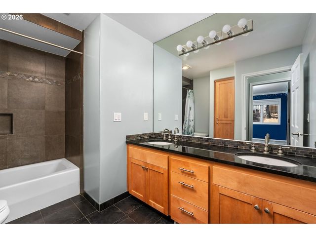 19042 35TH Pl, Lake Oswego, OR 97034