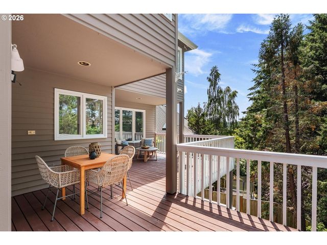 19042 35TH Pl, Lake Oswego, OR 97034
