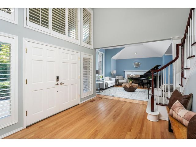 19042 35TH Pl, Lake Oswego, OR 97034