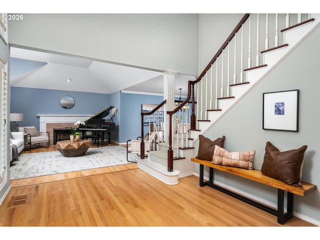 19042 35TH Pl, Lake Oswego, OR 97034