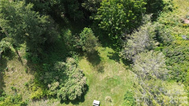 20 Triangle Road, Tuckasegee, NC 28783