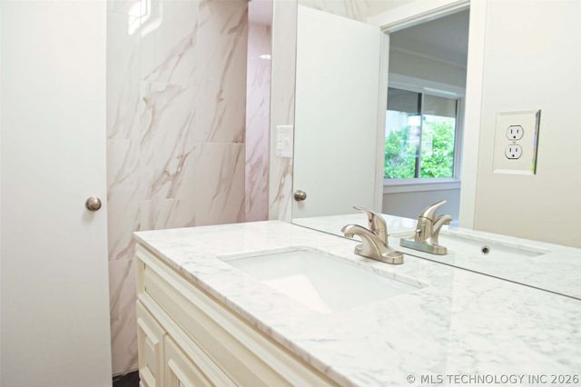 2211 N Denver Place, Tulsa, OK 74106