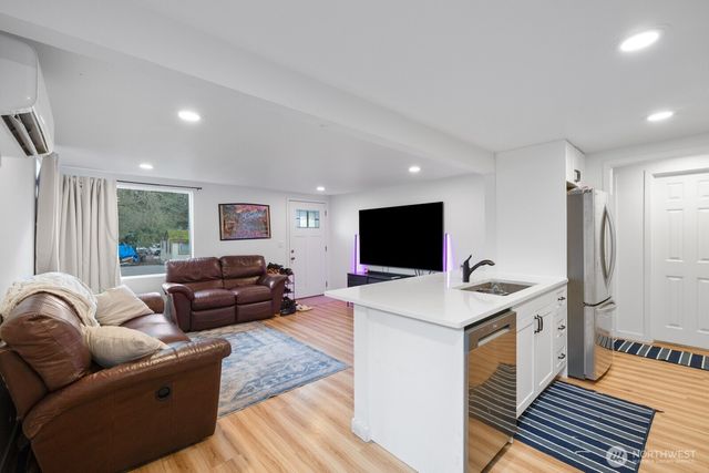 4110 W J Street, Bremerton, WA 98312