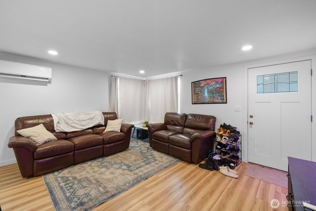 4110 W J Street, Bremerton, WA 98312