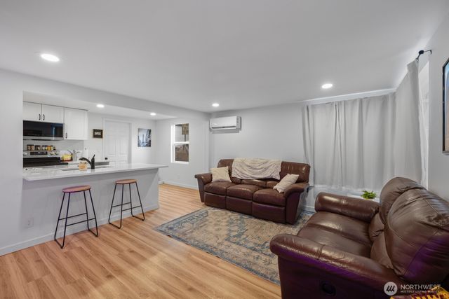 4110 W J Street, Bremerton, WA 98312