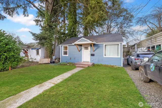 4110 W J Street, Bremerton, WA 98312