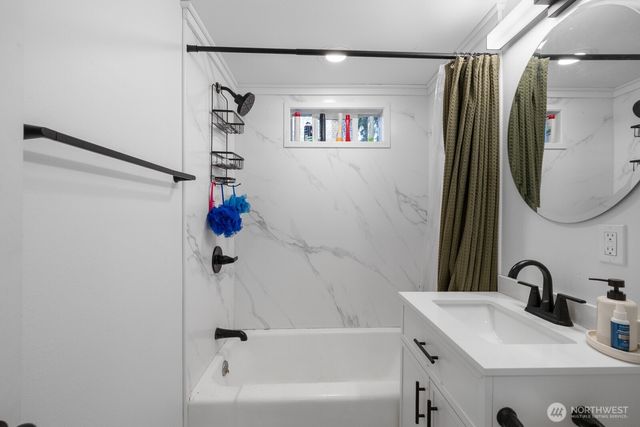 4110 W J Street, Bremerton, WA 98312