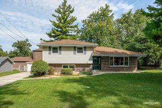 138 W Chicago Avenue, Westmont, IL 60559