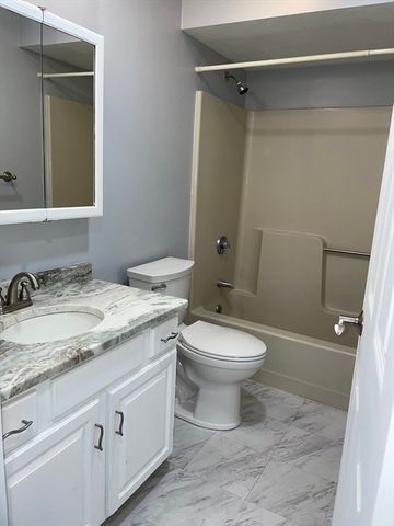 610 S Franklin St C304, Holbrook, MA 02343
