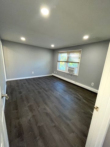 610 S Franklin St C304, Holbrook, MA 02343