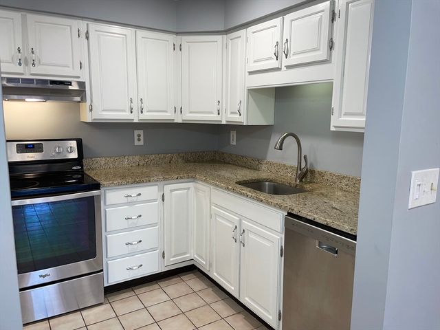 610 S Franklin St C304, Holbrook, MA 02343