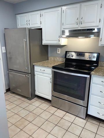 610 S Franklin St C304, Holbrook, MA 02343