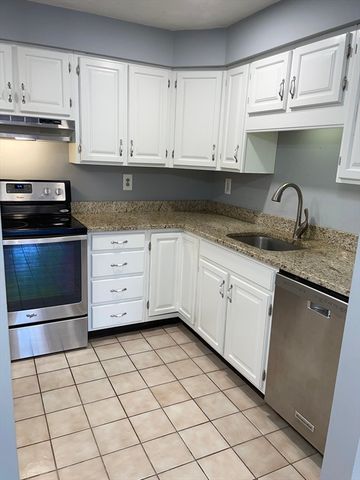 610 S Franklin St C304, Holbrook, MA 02343