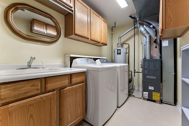 901 Veterans Lane, Crown Point, IN 46307