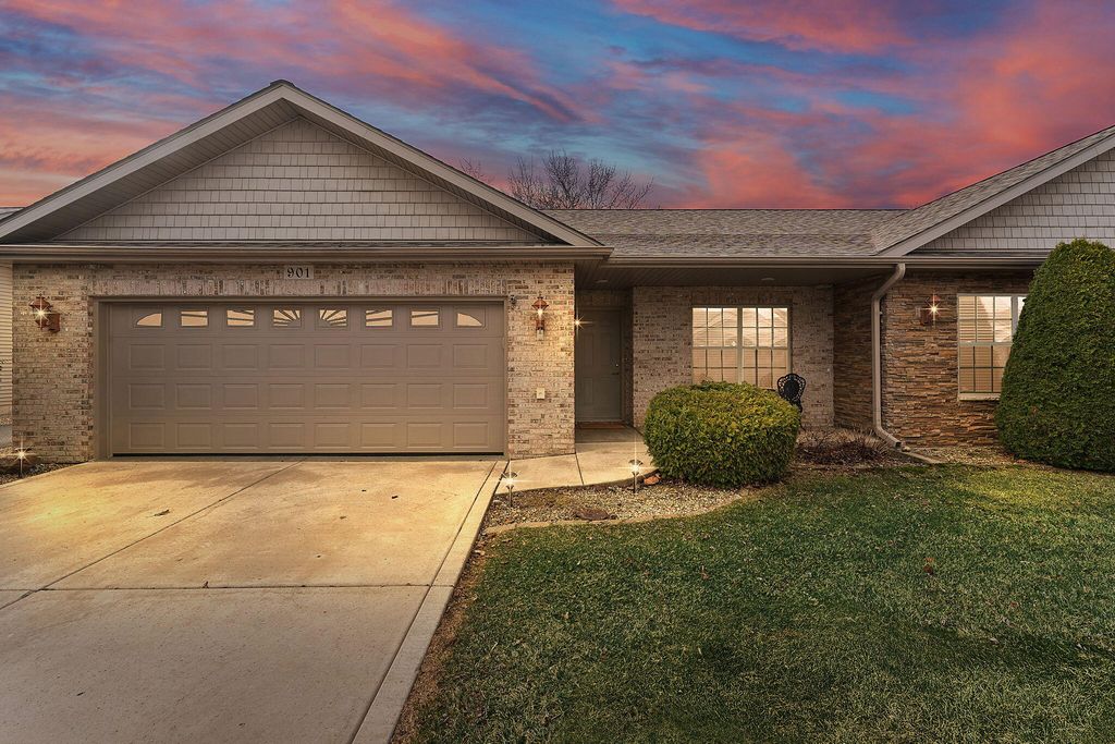 901 Veterans Lane, Crown Point, IN 46307