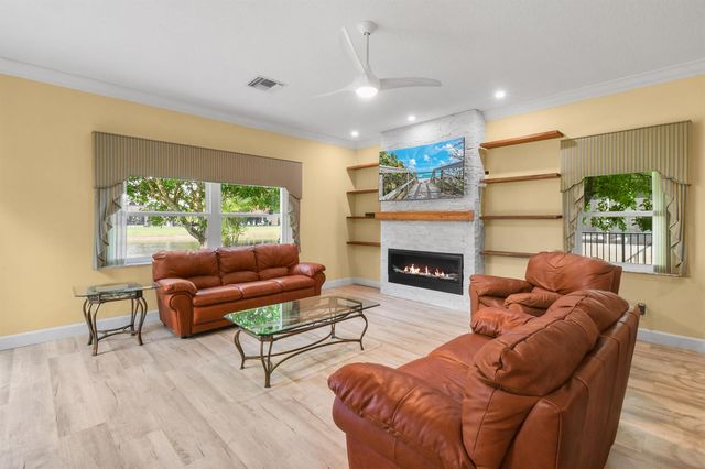9863 Royal Cardigan Way, West Palm Beach, FL 33411