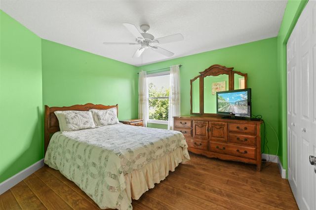 9863 Royal Cardigan Way, West Palm Beach, FL 33411