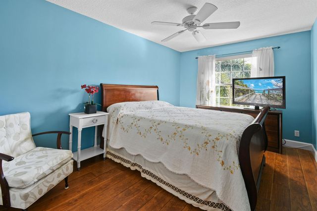 9863 Royal Cardigan Way, West Palm Beach, FL 33411