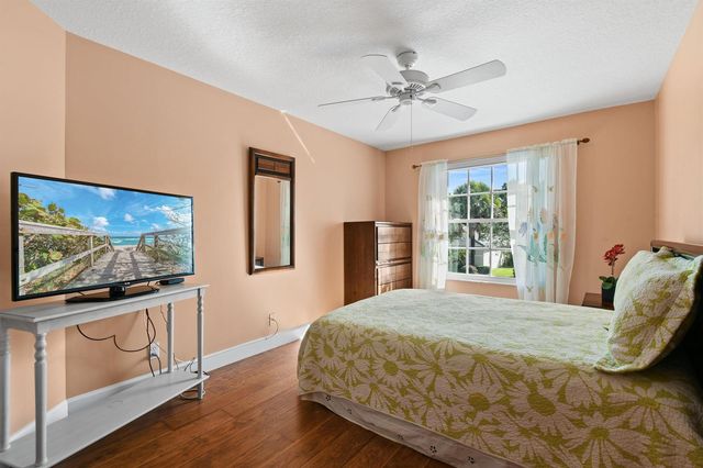 9863 Royal Cardigan Way, West Palm Beach, FL 33411