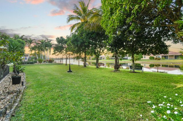 9863 Royal Cardigan Way, West Palm Beach, FL 33411
