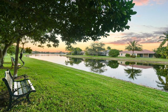9863 Royal Cardigan Way, West Palm Beach, FL 33411