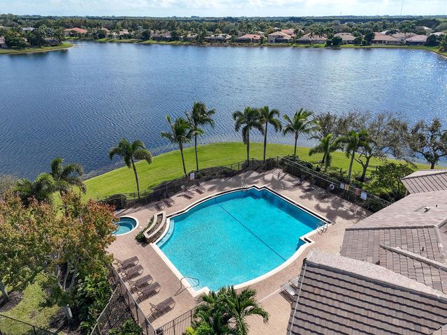 9863 Royal Cardigan Way, West Palm Beach, FL 33411