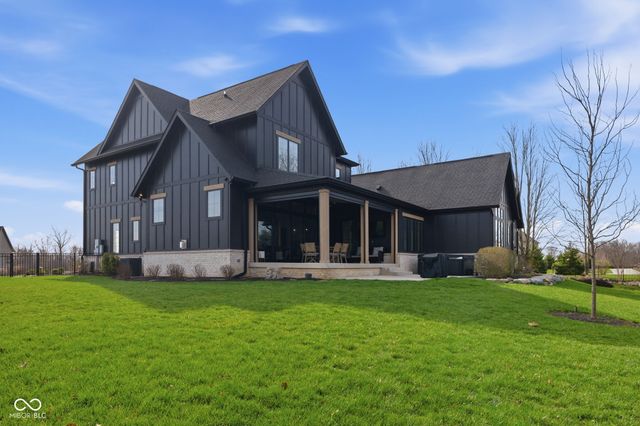 15860 Oak Park Vista, Westfield, IN 46074